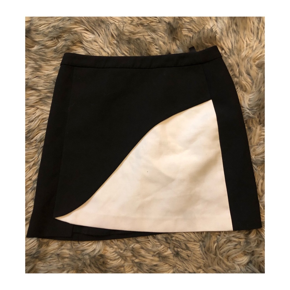 BCBG Black/white kiri contrast petal miniskirt